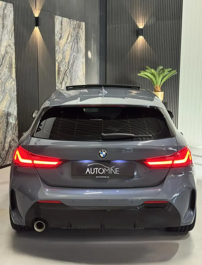 118i M Sport|PANO|SFEER|ALCANTARA|KUIPSTOELEN|BOMVOL