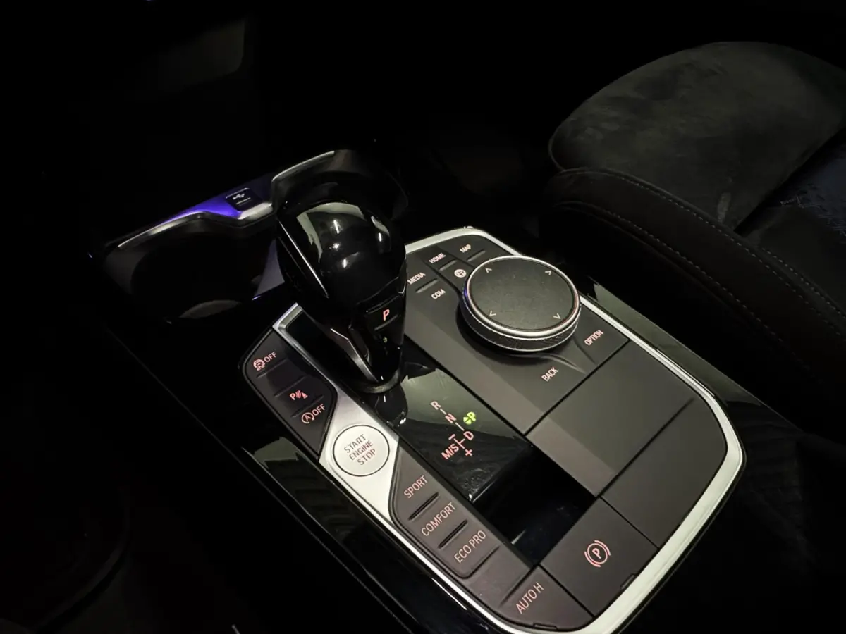 118i M Sport|PANO|SFEER|ALCANTARA|KUIPSTOELEN|BOMVOL
