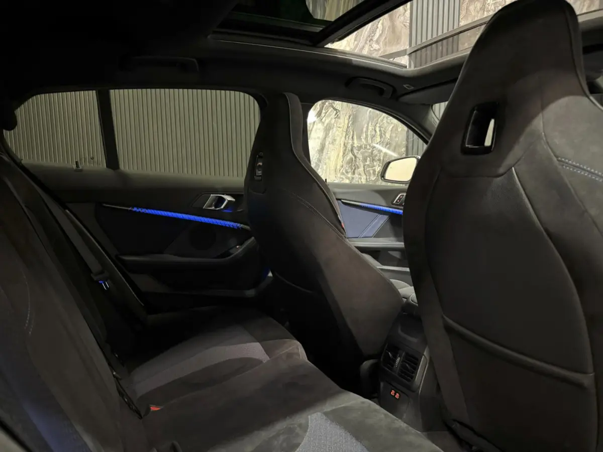 118i M Sport|PANO|SFEER|ALCANTARA|KUIPSTOELEN|BOMVOL