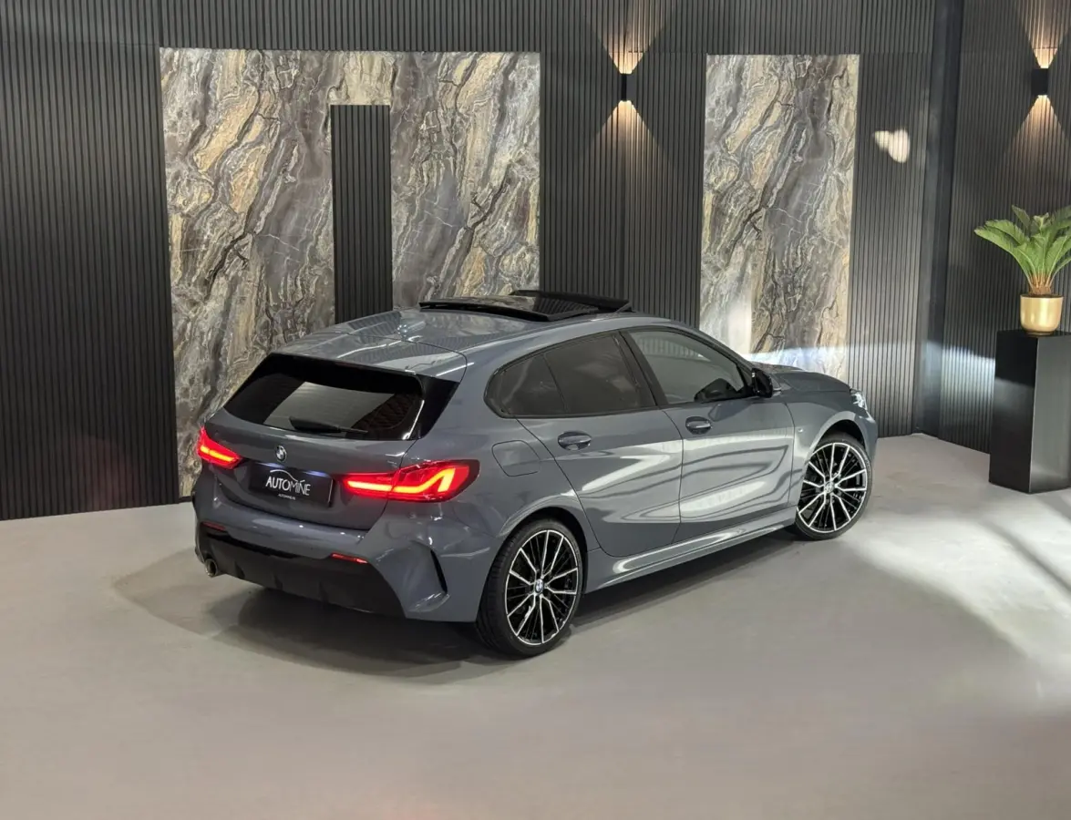 118i M Sport|PANO|SFEER|ALCANTARA|KUIPSTOELEN|BOMVOL