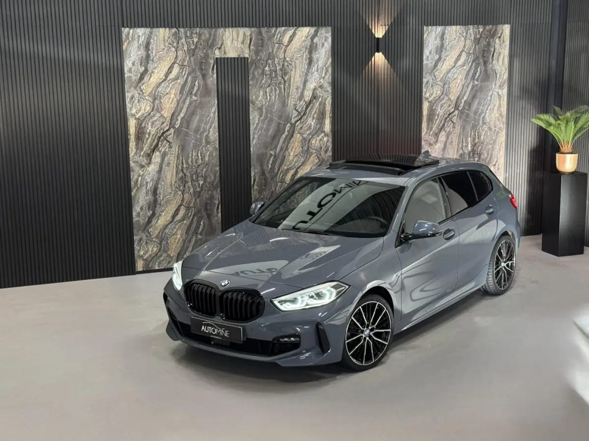 118i M Sport|PANO|SFEER|ALCANTARA|KUIPSTOELEN|BOMVOL