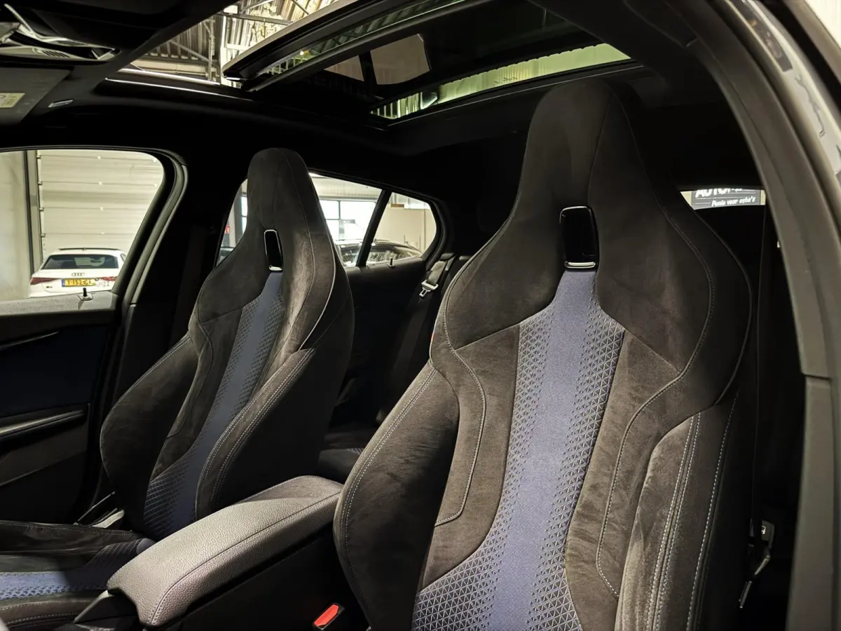 118i M Sport|PANO|SFEER|ALCANTARA|KUIPSTOELEN|BOMVOL
