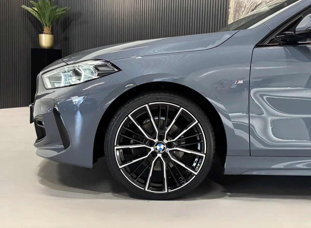 118i M Sport|PANO|SFEER|ALCANTARA|KUIPSTOELEN|BOMVOL