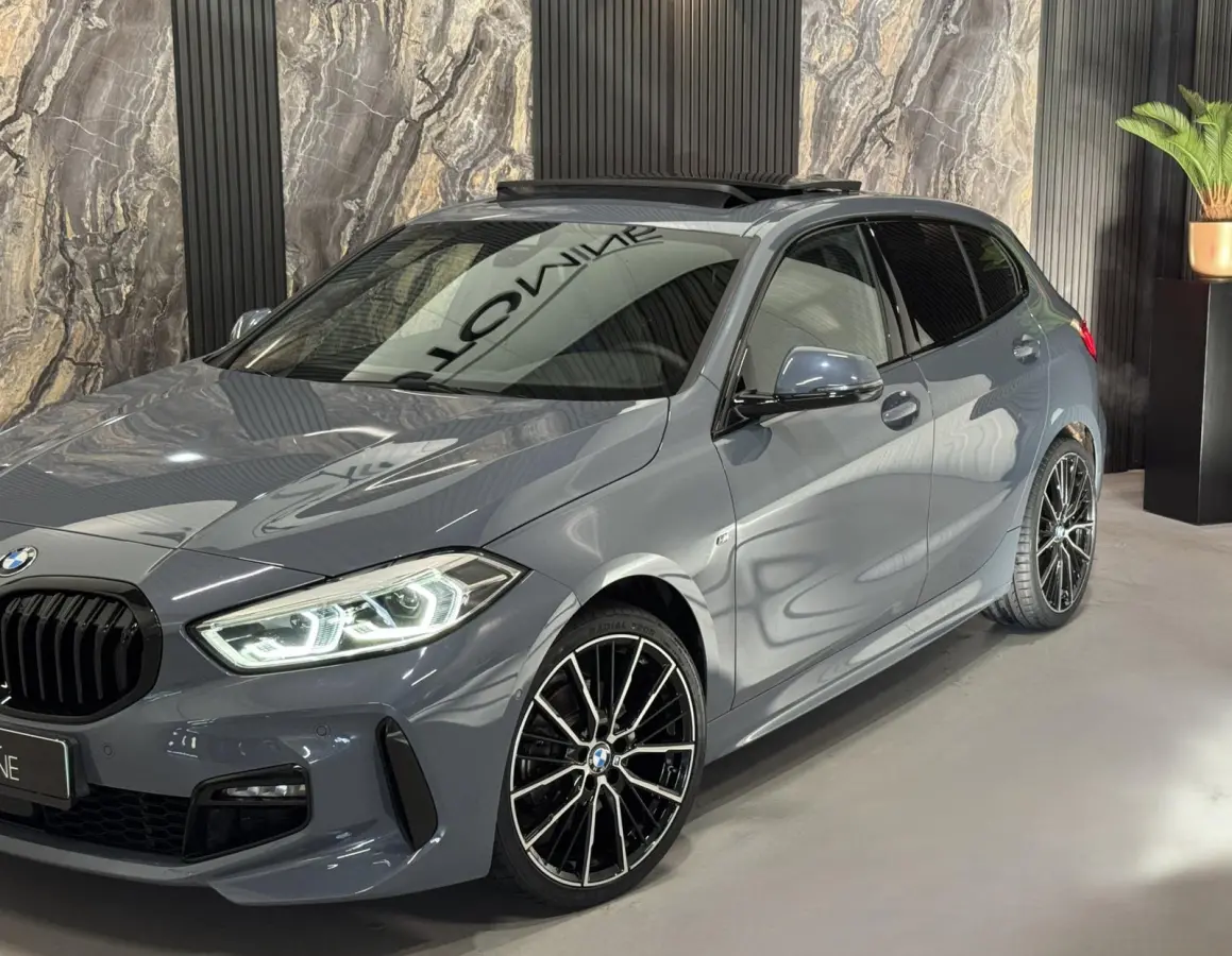 118i M Sport|PANO|SFEER|ALCANTARA|KUIPSTOELEN|BOMVOL