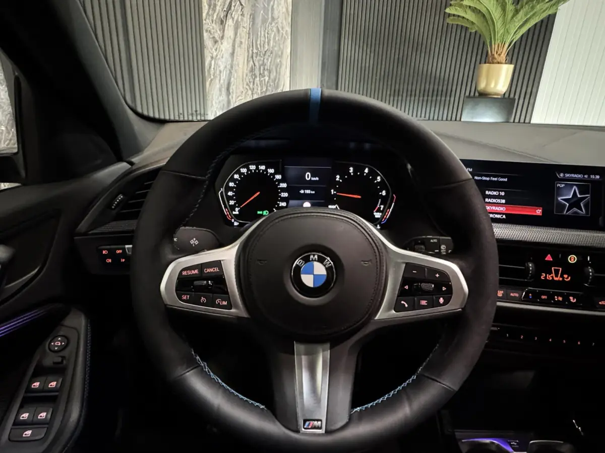 118i M Sport|PANO|SFEER|ALCANTARA|KUIPSTOELEN|BOMVOL