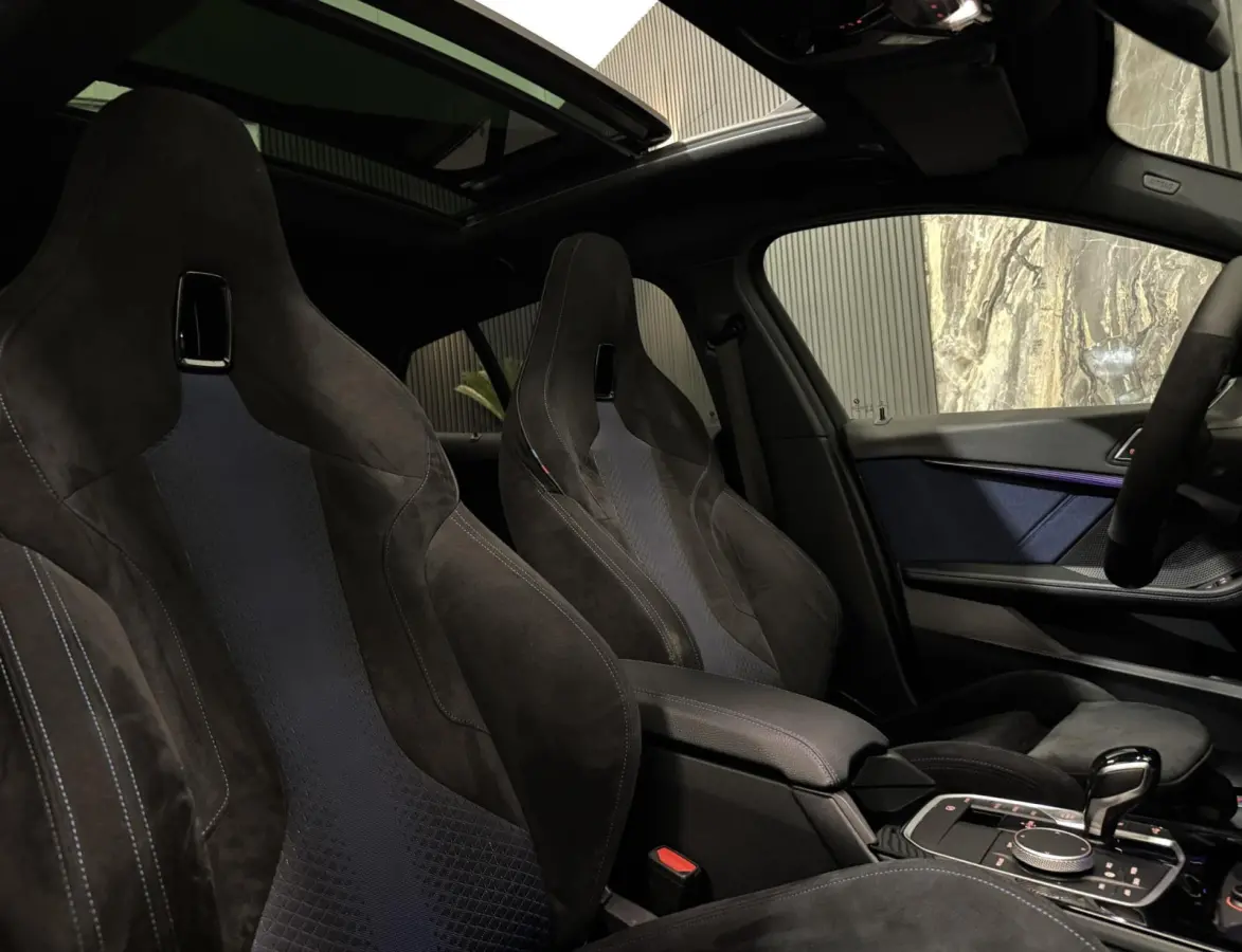 118i M Sport|PANO|SFEER|ALCANTARA|KUIPSTOELEN|BOMVOL
