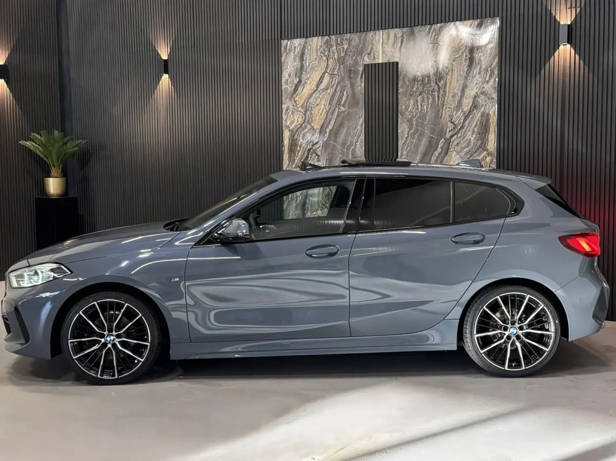 118i M Sport|PANO|SFEER|ALCANTARA|KUIPSTOELEN|BOMVOL