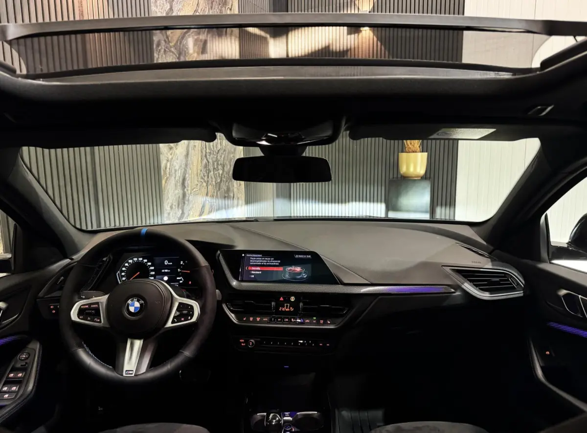 118i M Sport|PANO|SFEER|ALCANTARA|KUIPSTOELEN|BOMVOL