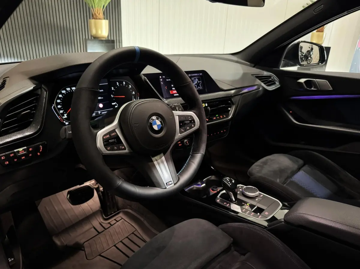 118i M Sport|PANO|SFEER|ALCANTARA|KUIPSTOELEN|BOMVOL