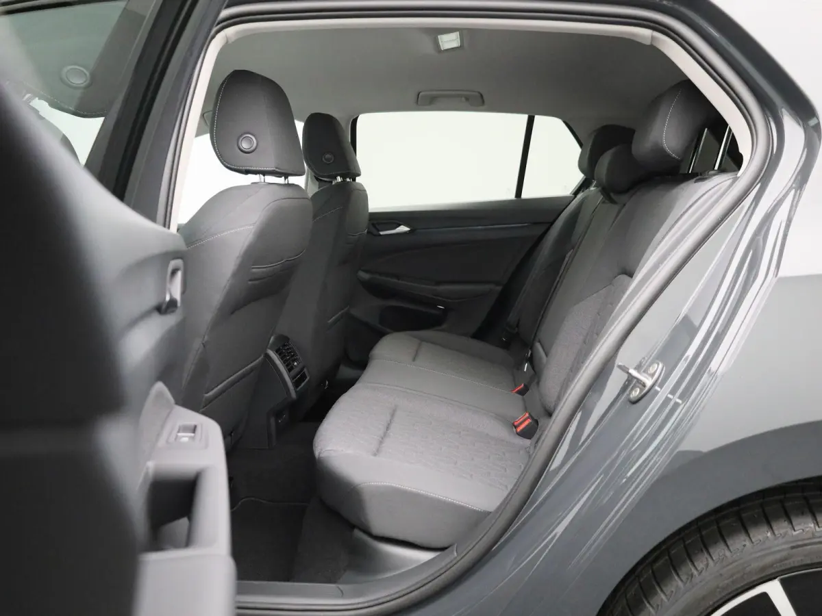 1.5 eHybrid Life Edition 204 PK | Fysieke Voorraad | Direct Leverbaar | 18 Inch Catania | Achteruitrijcamera | Parkeersensoren | Sfeerverlichting | Adaptieve Cruise Control | Digitale Cockpi