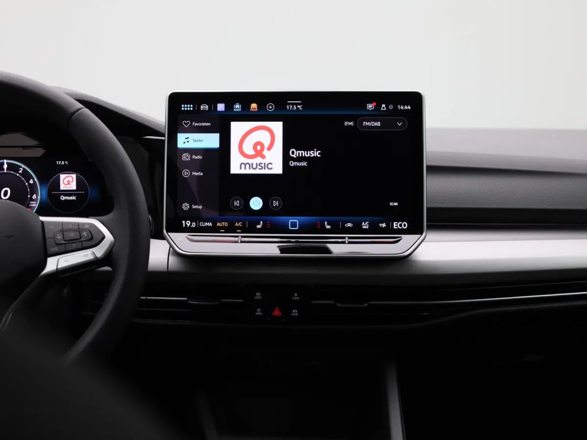 1.5 eHybrid Life Edition 204 PK | Fysieke Voorraad | Direct Leverbaar | 18 Inch Catania | Achteruitrijcamera | Parkeersensoren | Sfeerverlichting | Adaptieve Cruise Control | Digitale Cockpi