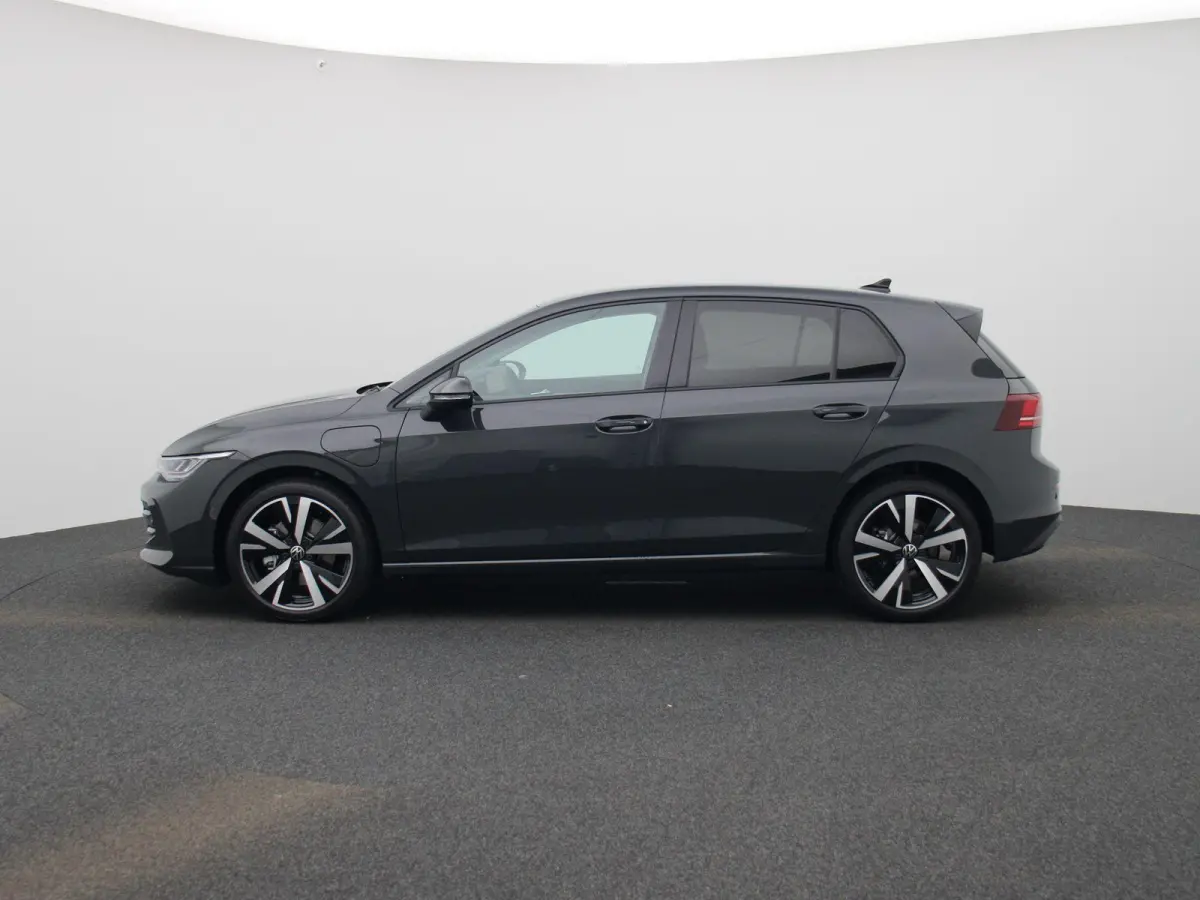 1.5 eHybrid Life Edition 204 PK | Fysieke Voorraad | Direct Leverbaar | 18 Inch Catania | Achteruitrijcamera | Parkeersensoren | Sfeerverlichting | Adaptieve Cruise Control | Digitale Cockpi