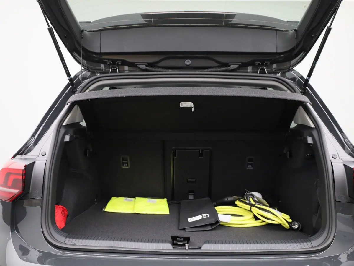 1.5 eHybrid Life Edition 204 PK | Fysieke Voorraad | Direct Leverbaar | 18 Inch Catania | Achteruitrijcamera | Parkeersensoren | Sfeerverlichting | Adaptieve Cruise Control | Digitale Cockpi