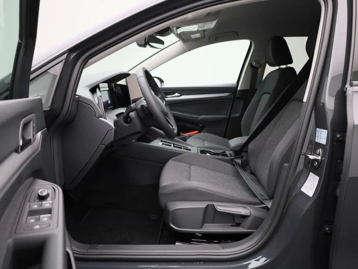 1.5 eHybrid Life Edition 204 PK | Fysieke Voorraad | Direct Leverbaar | 18 Inch Catania | Achteruitrijcamera | Parkeersensoren | Sfeerverlichting | Adaptieve Cruise Control | Digitale Cockpi