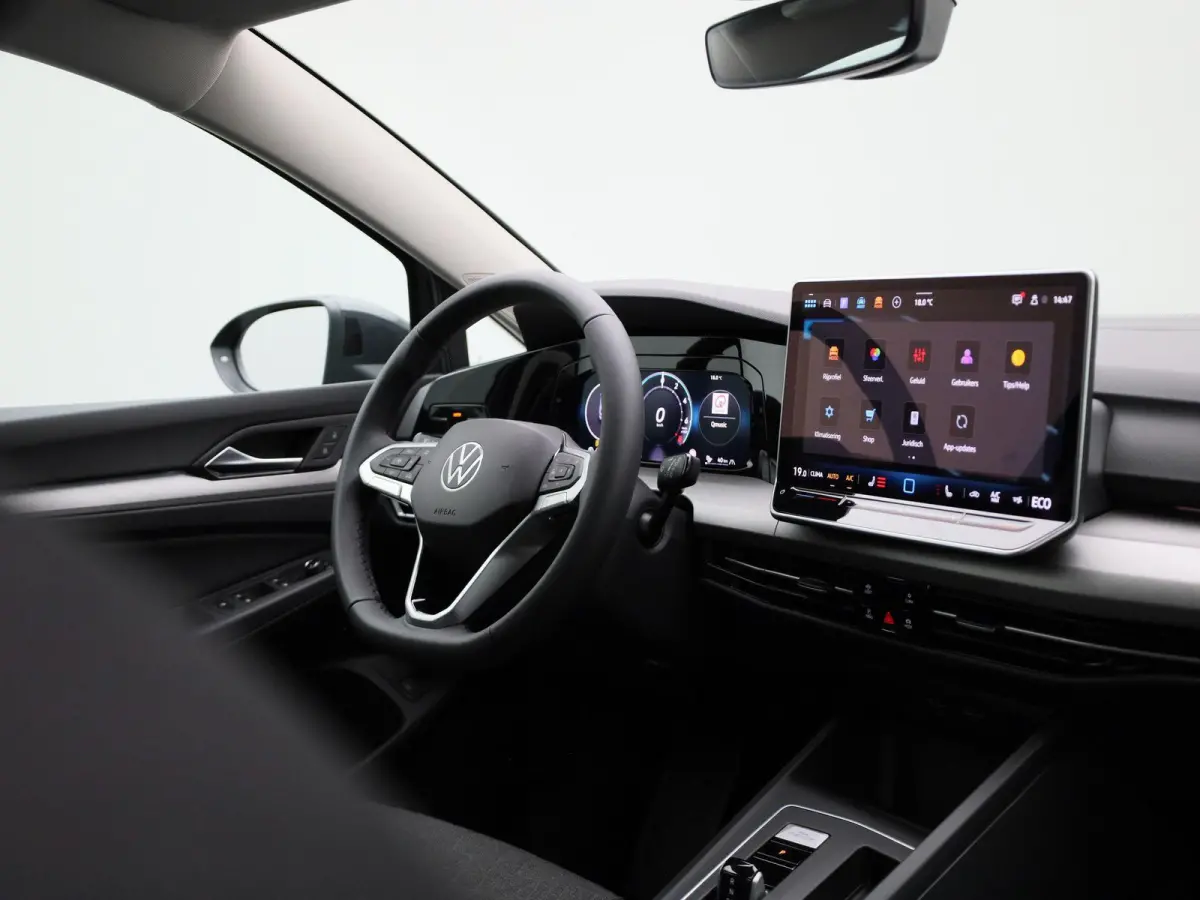 1.5 eHybrid Life Edition 204 PK | Fysieke Voorraad | Direct Leverbaar | 18 Inch Catania | Achteruitrijcamera | Parkeersensoren | Sfeerverlichting | Adaptieve Cruise Control | Digitale Cockpi