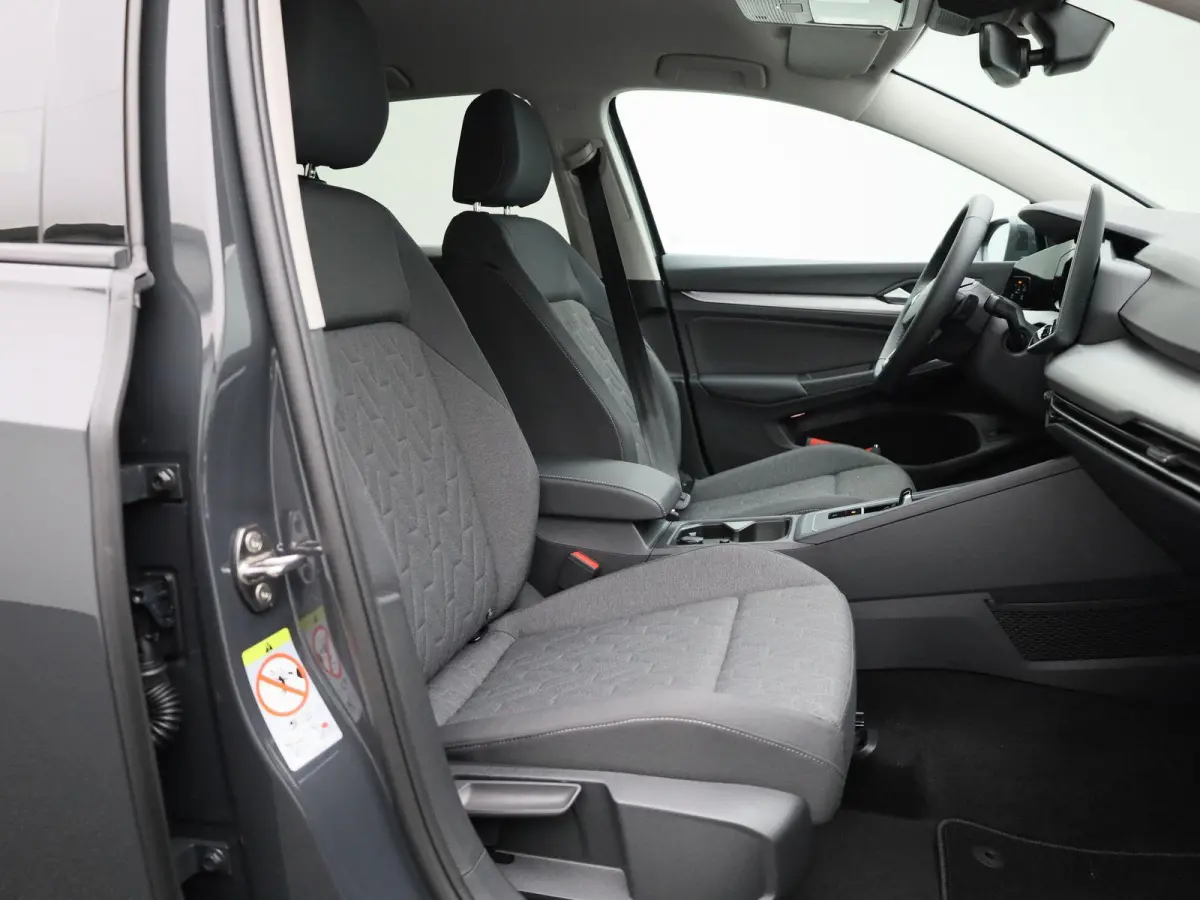 1.5 eHybrid Life Edition 204 PK | Fysieke Voorraad | Direct Leverbaar | 18 Inch Catania | Achteruitrijcamera | Parkeersensoren | Sfeerverlichting | Adaptieve Cruise Control | Digitale Cockpi
