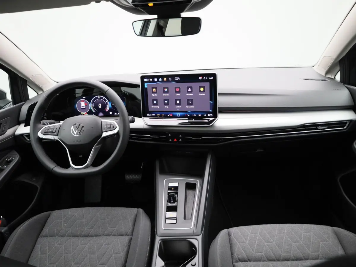 1.5 eHybrid Life Edition 204 PK | Fysieke Voorraad | Direct Leverbaar | 18 Inch Catania | Achteruitrijcamera | Parkeersensoren | Sfeerverlichting | Adaptieve Cruise Control | Digitale Cockpi