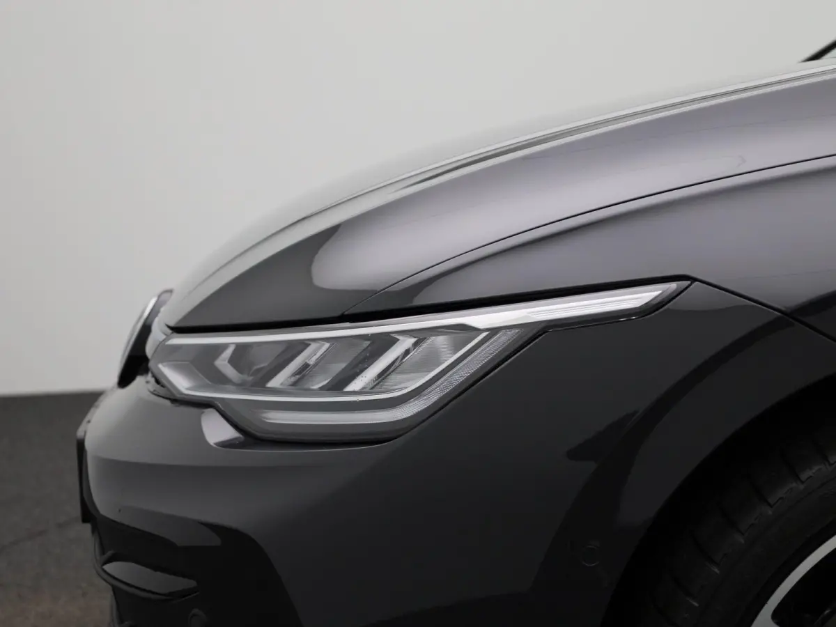 1.5 eHybrid Life Edition 204 PK | Fysieke Voorraad | Direct Leverbaar | 18 Inch Catania | Achteruitrijcamera | Parkeersensoren | Sfeerverlichting | Adaptieve Cruise Control | Digitale Cockpi