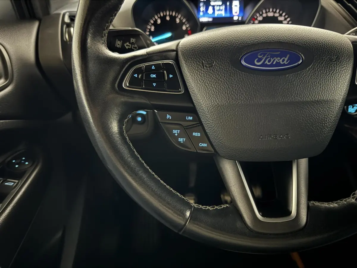 1.5 EcoBoost ST Line Navi Cruise Carplay PDC NAP