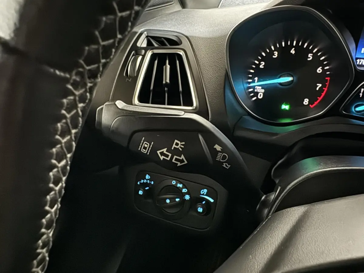 1.5 EcoBoost ST Line Navi Cruise Carplay PDC NAP