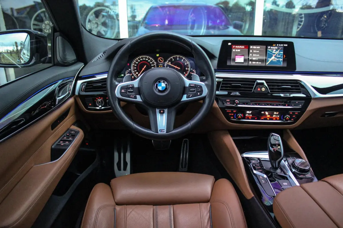 Gran Turismo 630i G32 High Executive M-sport | M-pakket | NL auto | Harman-kardon | 20 inch | Stoelverwarming | Stuurverwarming | Head-up | Camera | Dakraam