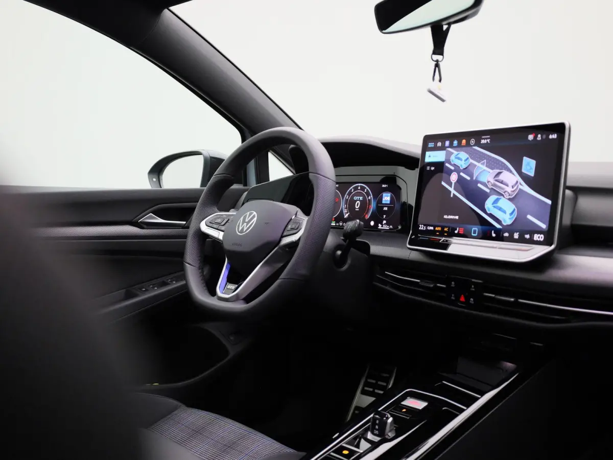 1.5 eHybrid GTE 272 PK | Automaat | Plug-In | Panorama Dak | Navigatie | Digitale Cockpit Pro | 360 Camera | Sport Pakket | Stoelverwarming | Stuurwielverwarming | Head-Updisplay | LED Matri