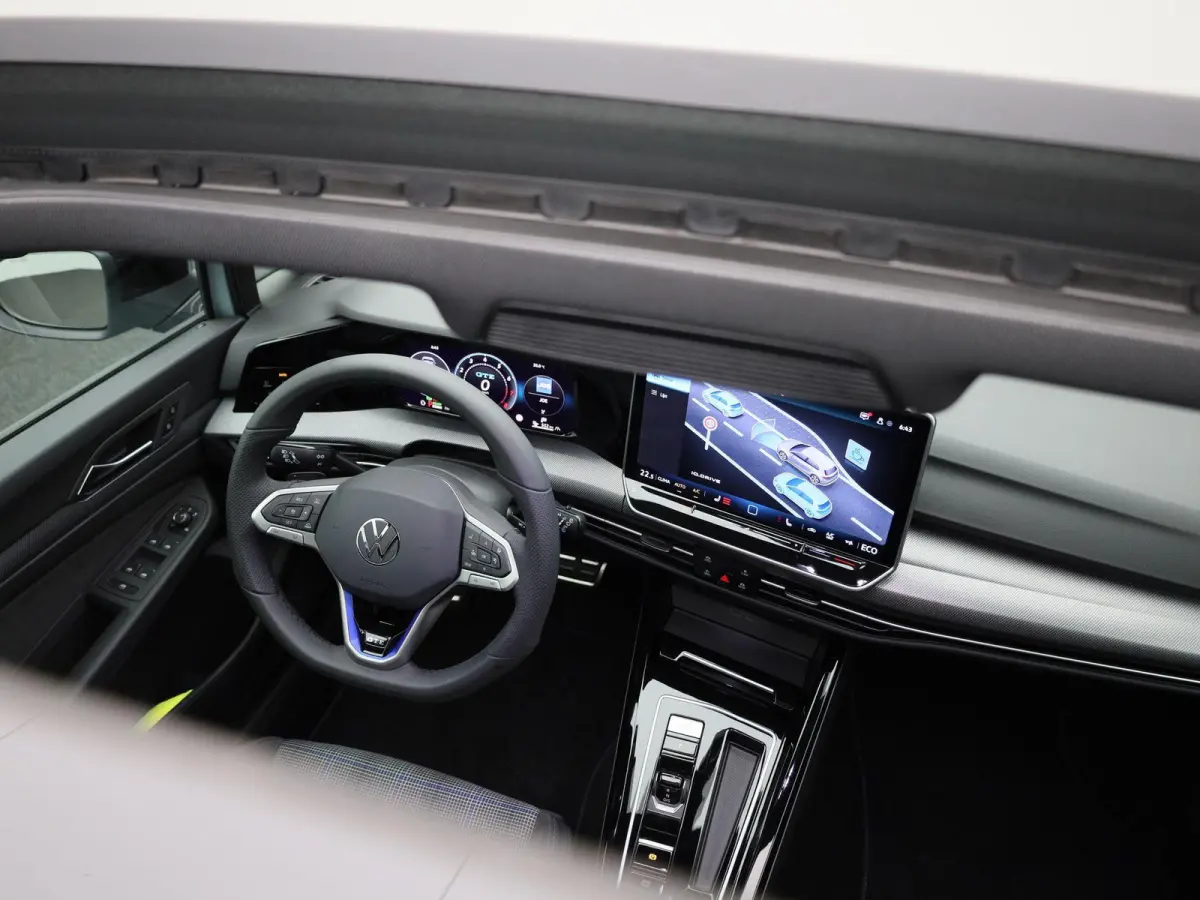 1.5 eHybrid GTE 272 PK | Automaat | Plug-In | Panorama Dak | Navigatie | Digitale Cockpit Pro | 360 Camera | Sport Pakket | Stoelverwarming | Stuurwielverwarming | Head-Updisplay | LED Matri