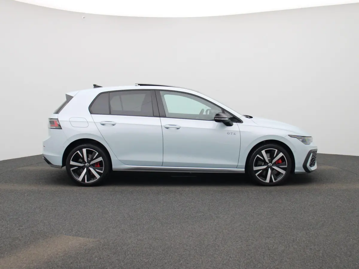 1.5 eHybrid GTE 272 PK | Automaat | Plug-In | Panorama Dak | Navigatie | Digitale Cockpit Pro | 360 Camera | Sport Pakket | Stoelverwarming | Stuurwielverwarming | Head-Updisplay | LED Matri