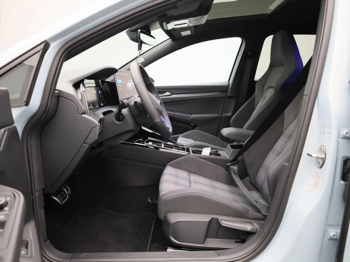 1.5 eHybrid GTE 272 PK | Automaat | Plug-In | Panorama Dak | Navigatie | Digitale Cockpit Pro | 360 Camera | Sport Pakket | Stoelverwarming | Stuurwielverwarming | Head-Updisplay | LED Matri