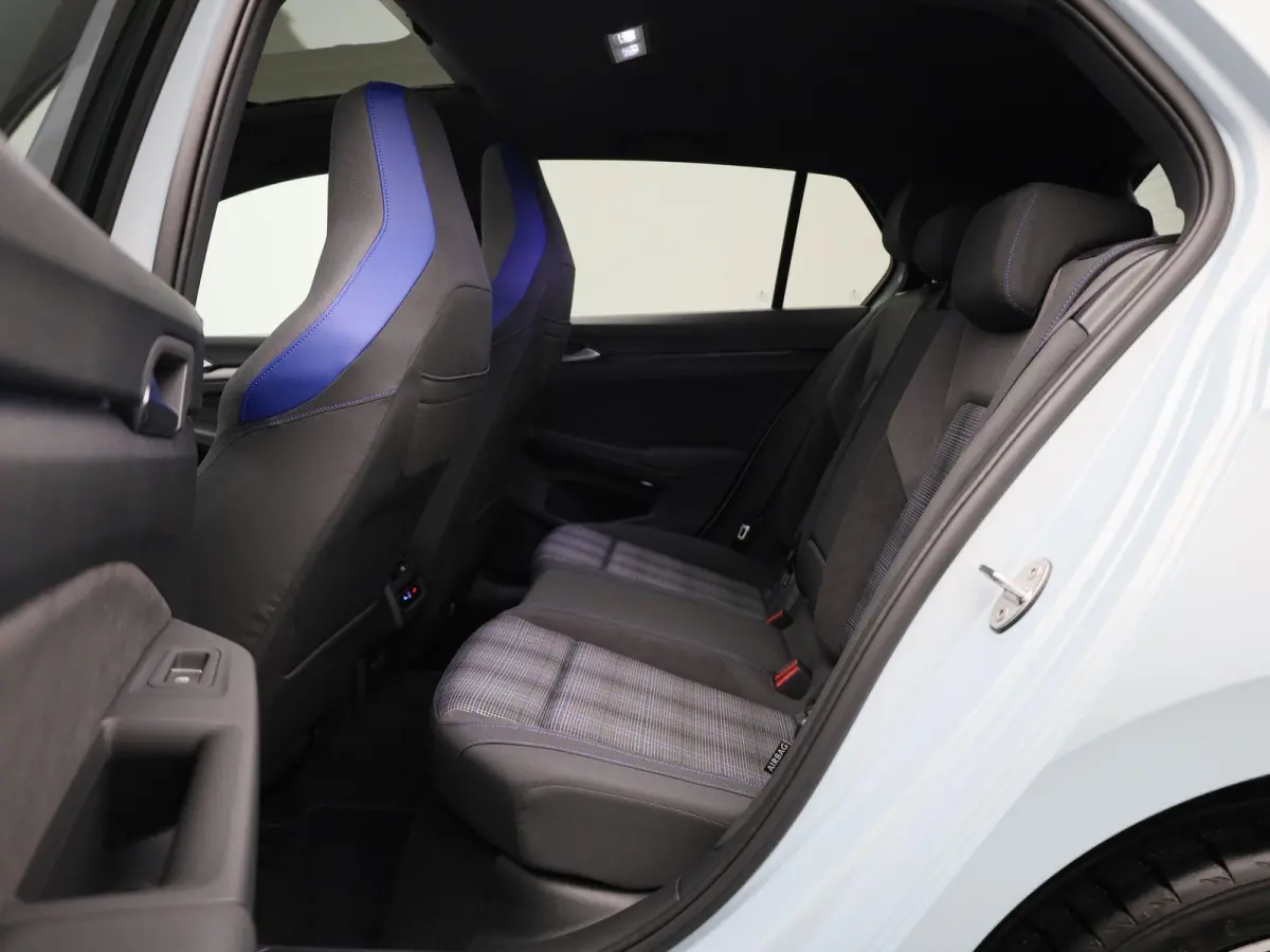 1.5 eHybrid GTE 272 PK | Automaat | Plug-In | Panorama Dak | Navigatie | Digitale Cockpit Pro | 360 Camera | Sport Pakket | Stoelverwarming | Stuurwielverwarming | Head-Updisplay | LED Matri