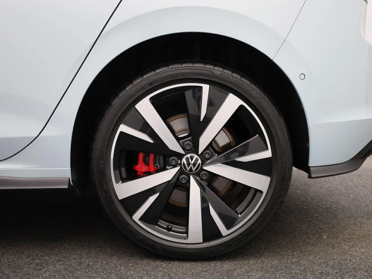 1.5 eHybrid GTE 272 PK | Automaat | Plug-In | Panorama Dak | Navigatie | Digitale Cockpit Pro | 360 Camera | Sport Pakket | Stoelverwarming | Stuurwielverwarming | Head-Updisplay | LED Matri