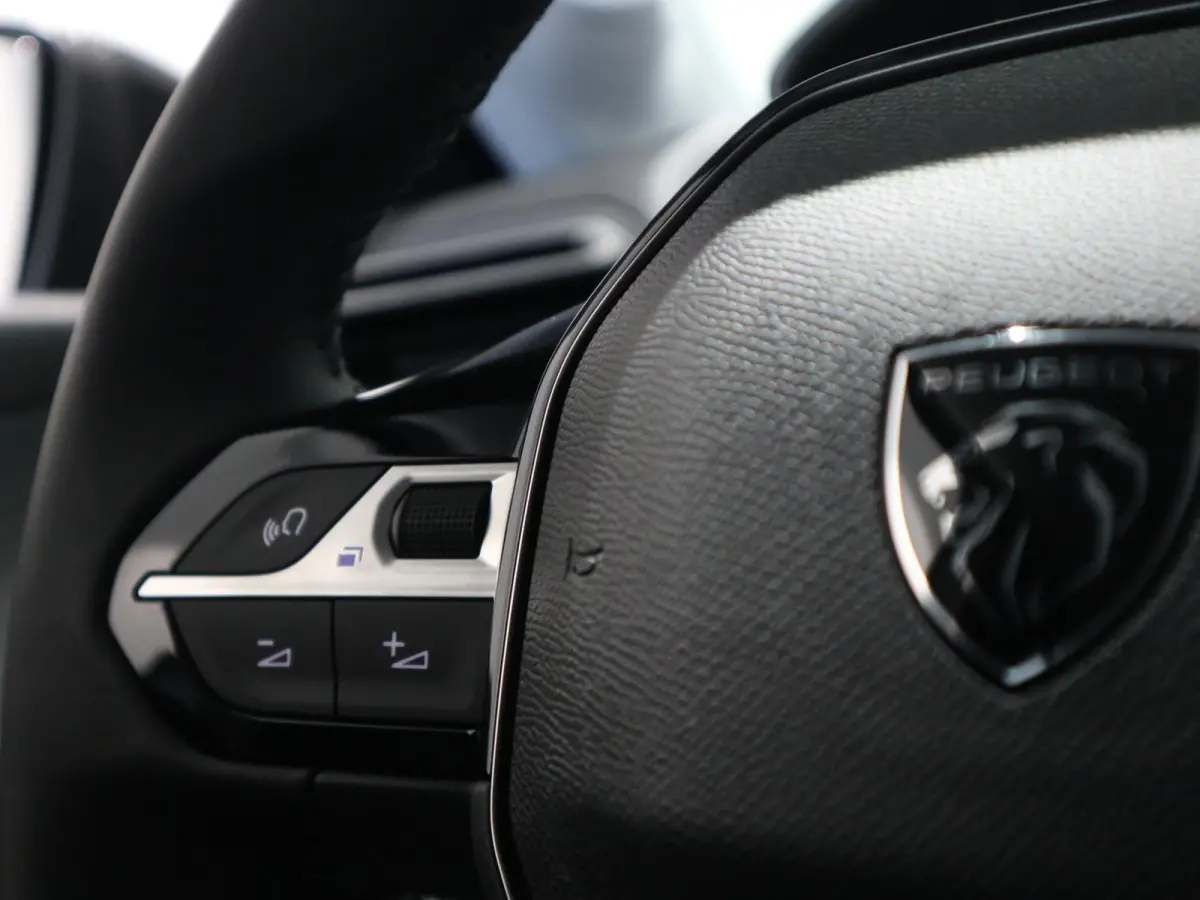 e-Style 50 kWh | Navigatie | Keyless | Parkeersensoren | LM-Velgen | LED |