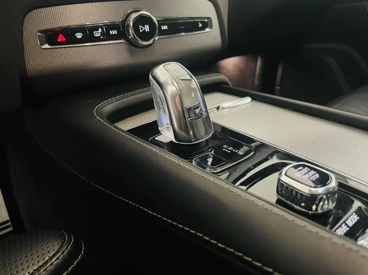 2.0 T8 Twin Engine AWD R-Design