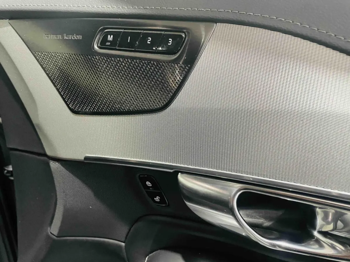 2.0 T8 Twin Engine AWD R-Design