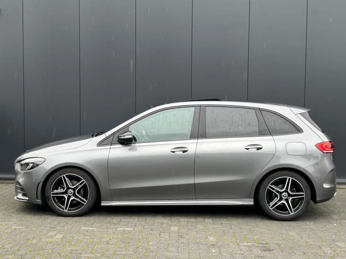 B 180 AMG Nightpakket 1e Eig. Pano Leder Camera Carplay E.klep