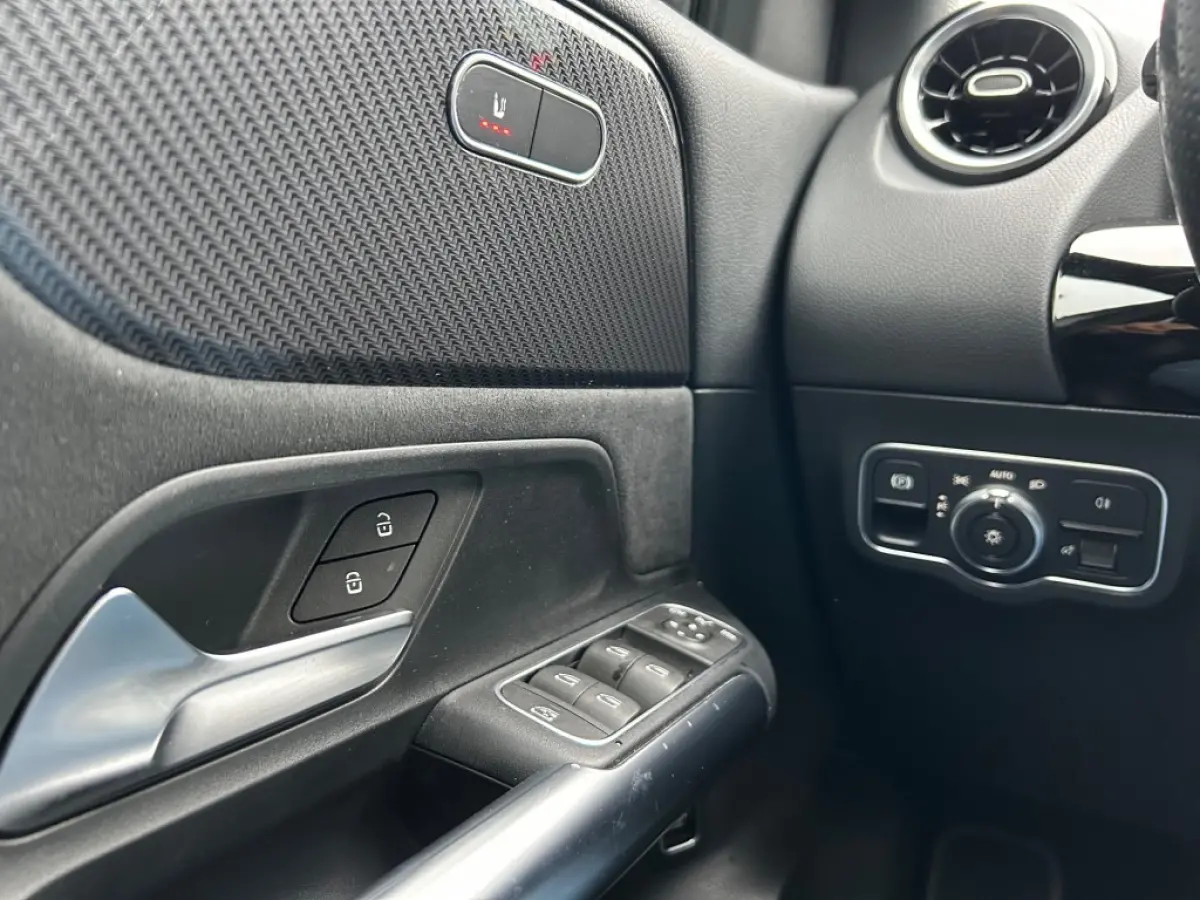 B 180 AMG Nightpakket 1e Eig. Pano Leder Camera Carplay E.klep