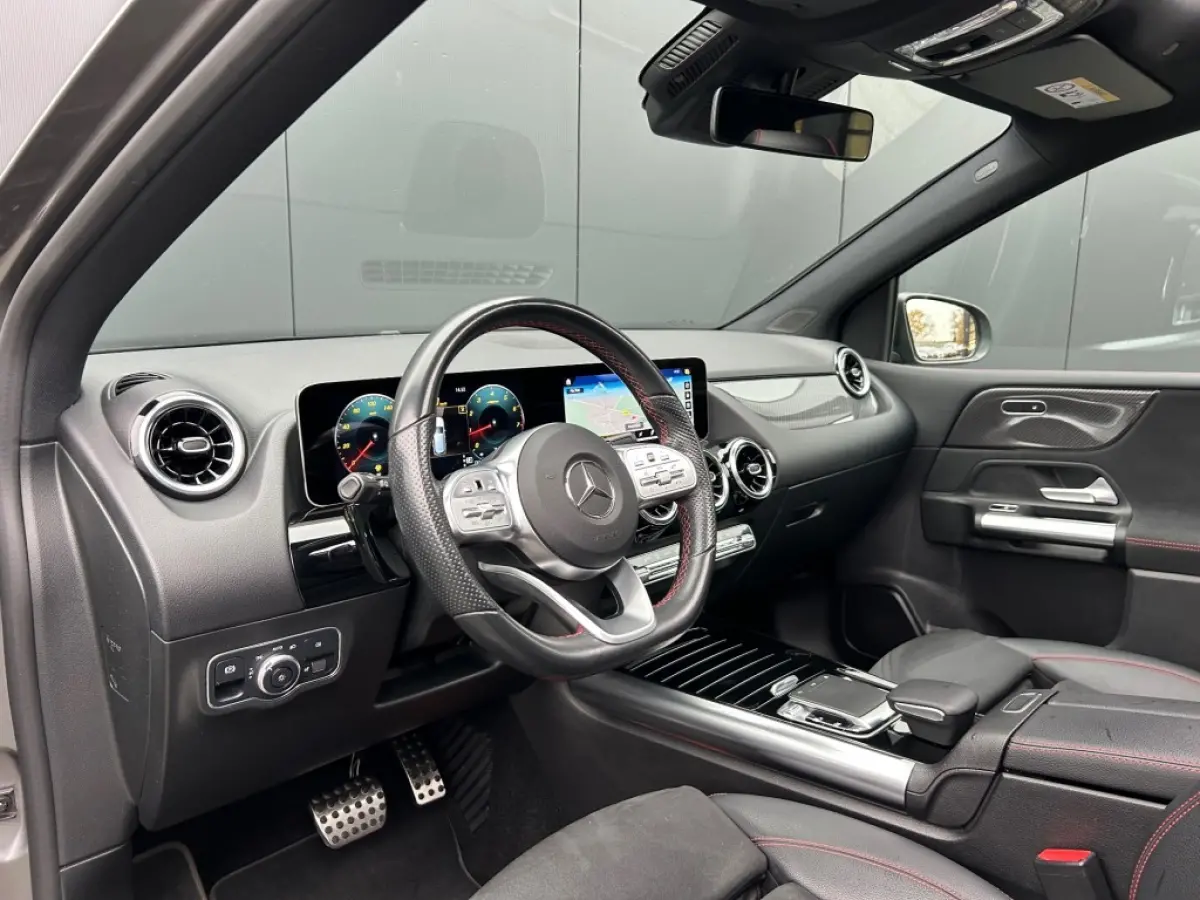 B 180 AMG Nightpakket 1e Eig. Pano Leder Camera Carplay E.klep