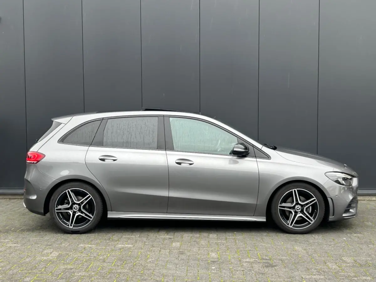 B 180 AMG Nightpakket 1e Eig. Pano Leder Camera Carplay E.klep