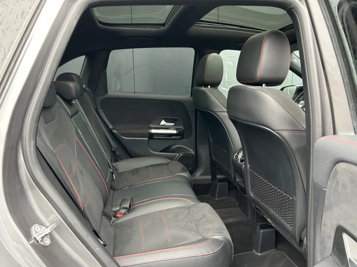 B 180 AMG Nightpakket 1e Eig. Pano Leder Camera Carplay E.klep