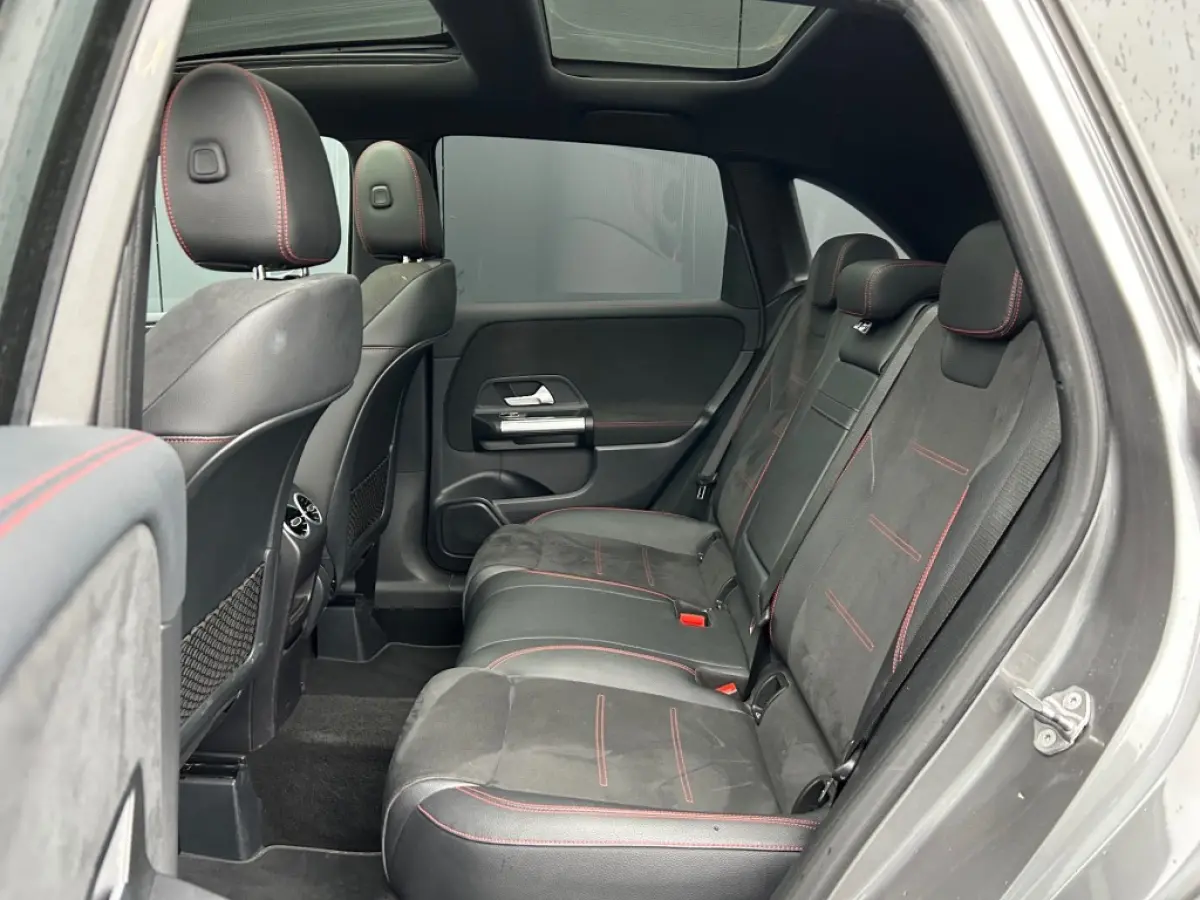 B 180 AMG Nightpakket 1e Eig. Pano Leder Camera Carplay E.klep