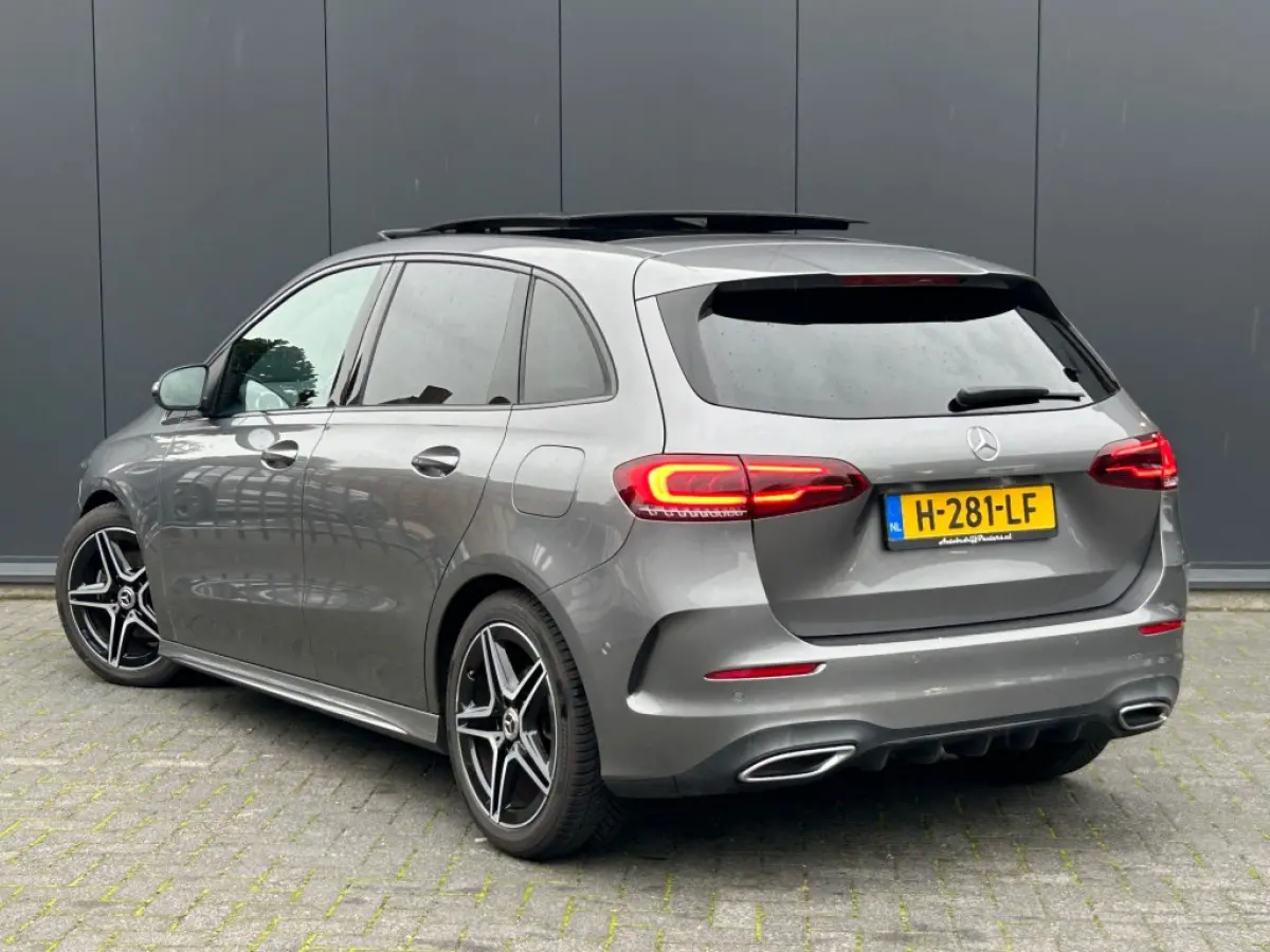B 180 AMG Nightpakket 1e Eig. Pano Leder Camera Carplay E.klep