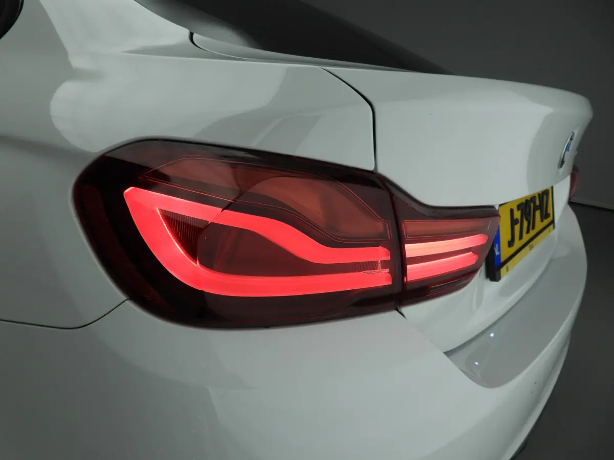 418i | M-Sportpakket | LED | Leder | Navigatie | Schuifdak | Stoelverwarming | DAB | Alu 18 inch