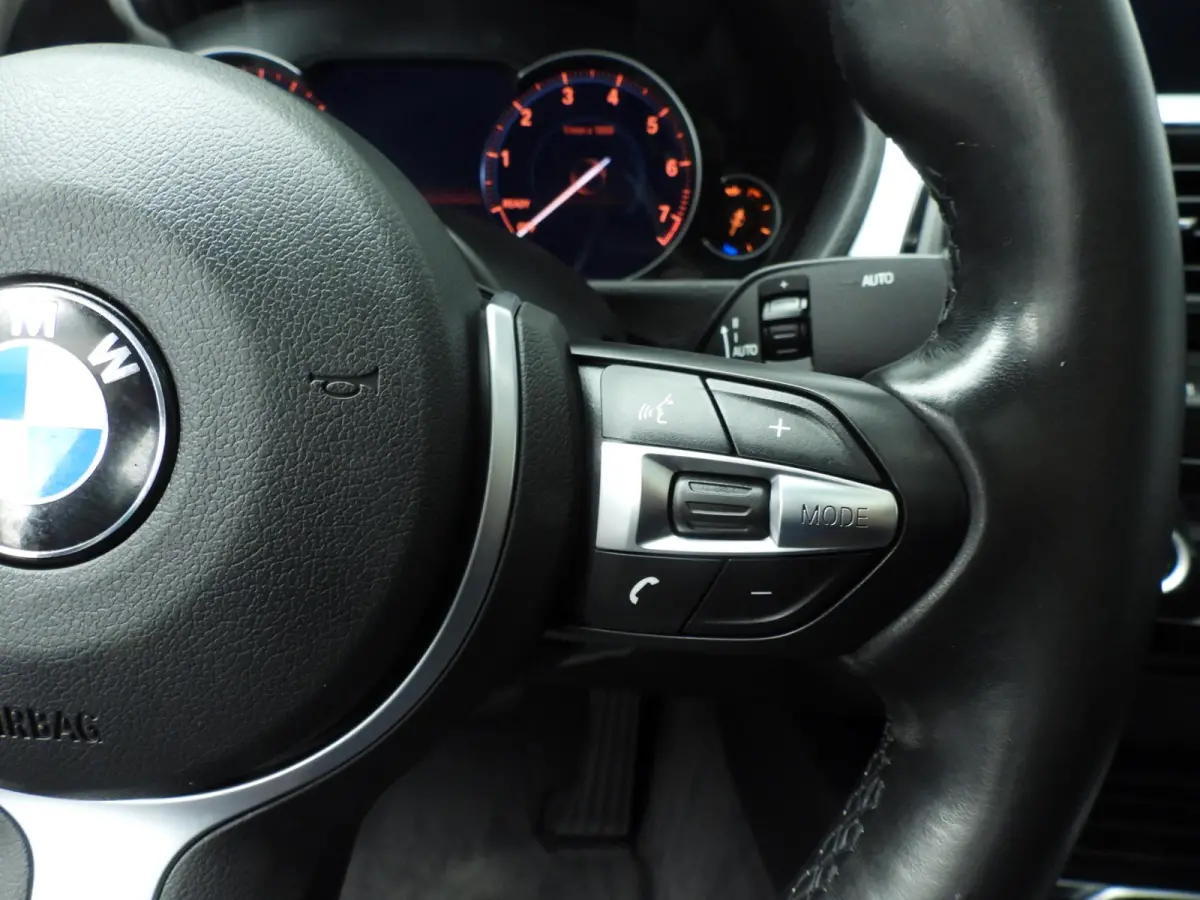 418i | M-Sportpakket | LED | Leder | Navigatie | Schuifdak | Stoelverwarming | DAB | Alu 18 inch