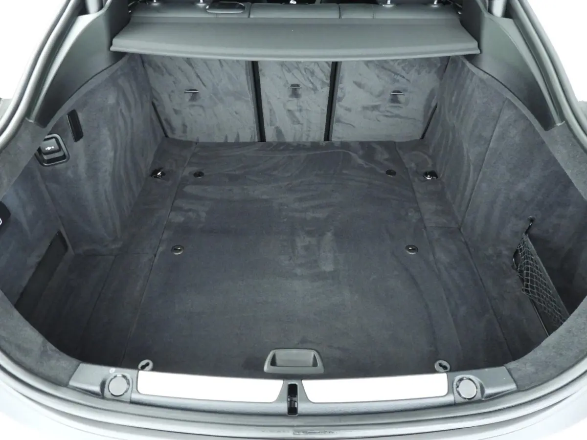 418i | M-Sportpakket | LED | Leder | Navigatie | Schuifdak | Stoelverwarming | DAB | Alu 18 inch