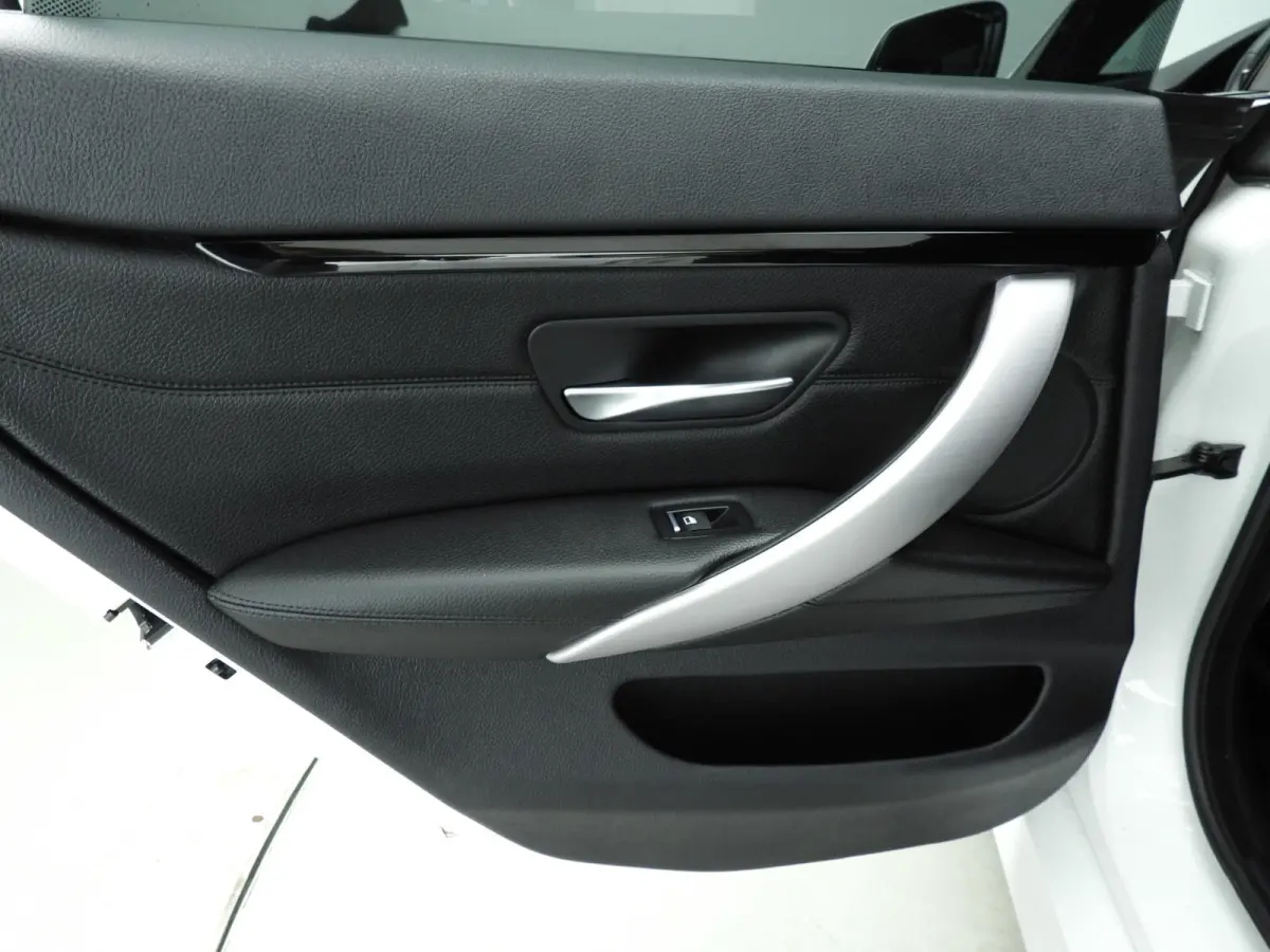 418i | M-Sportpakket | LED | Leder | Navigatie | Schuifdak | Stoelverwarming | DAB | Alu 18 inch