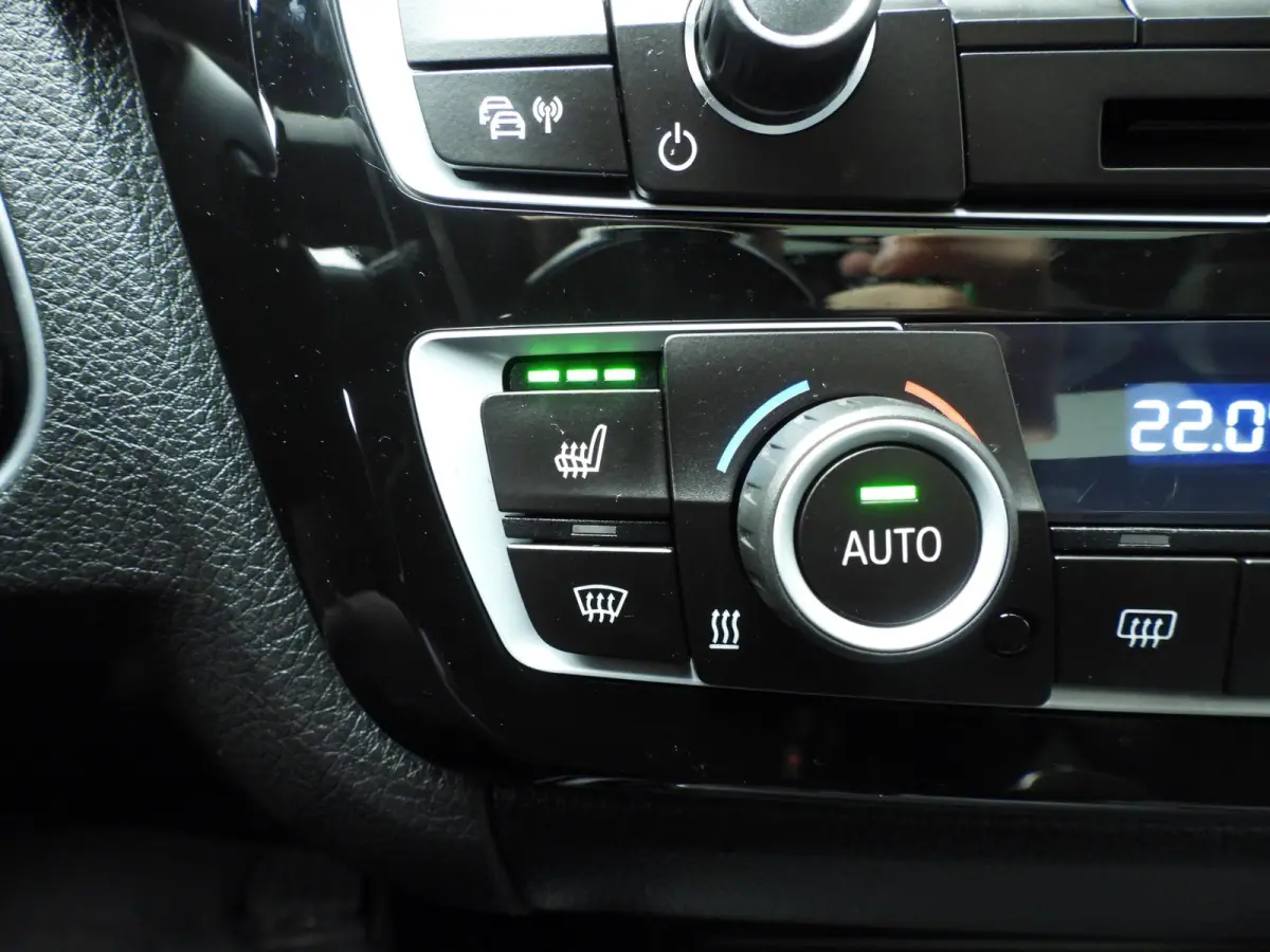 418i | M-Sportpakket | LED | Leder | Navigatie | Schuifdak | Stoelverwarming | DAB | Alu 18 inch