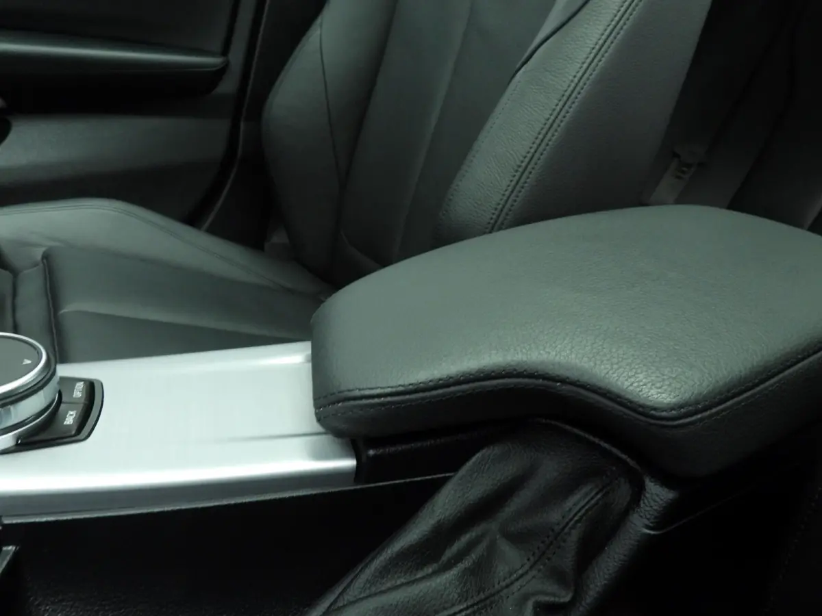 418i | M-Sportpakket | LED | Leder | Navigatie | Schuifdak | Stoelverwarming | DAB | Alu 18 inch