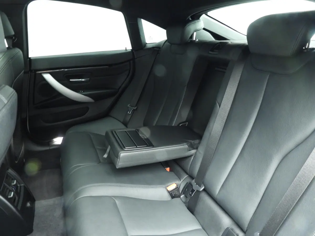 418i | M-Sportpakket | LED | Leder | Navigatie | Schuifdak | Stoelverwarming | DAB | Alu 18 inch