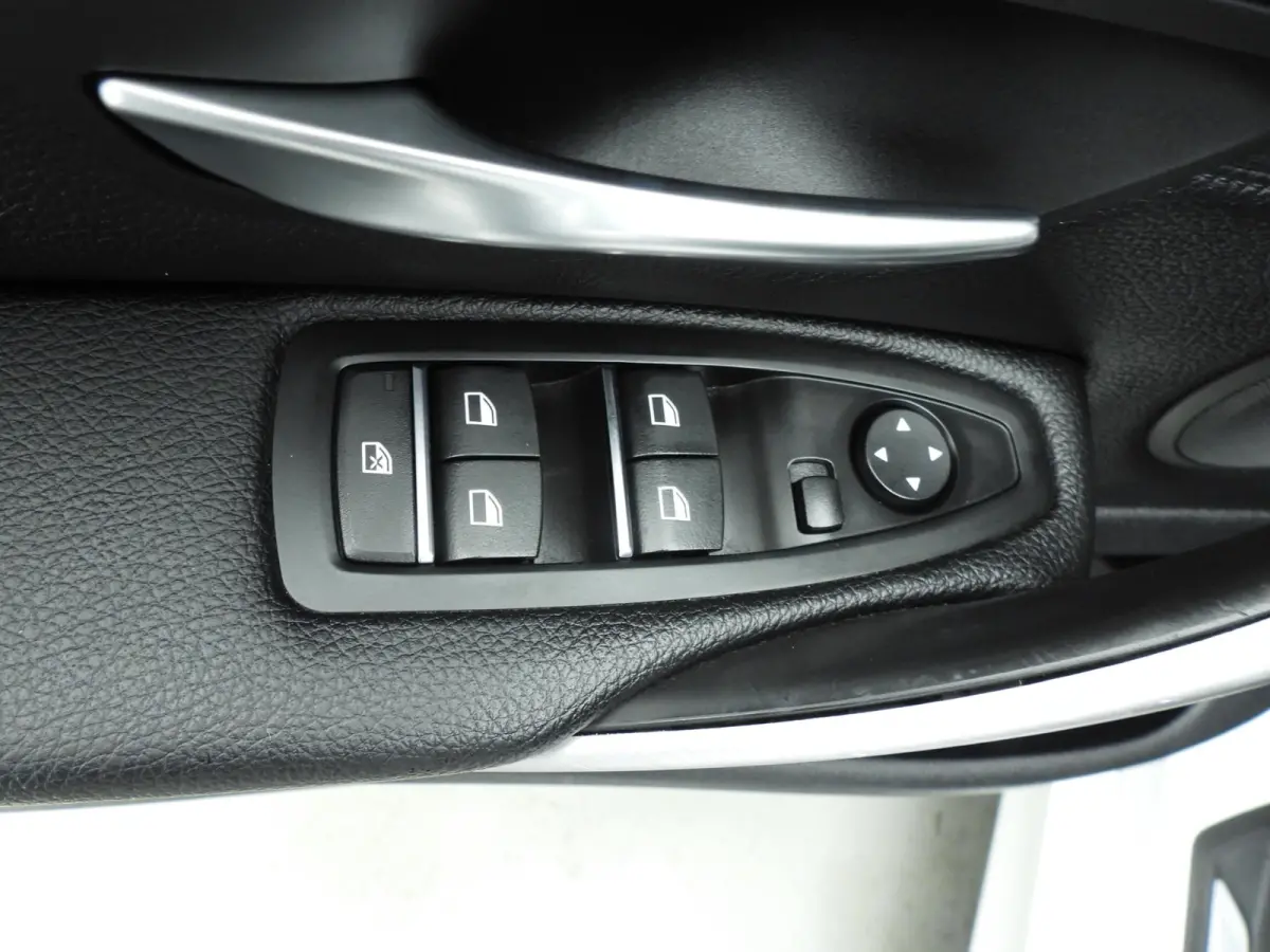 418i | M-Sportpakket | LED | Leder | Navigatie | Schuifdak | Stoelverwarming | DAB | Alu 18 inch