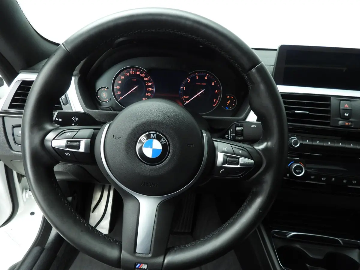 418i | M-Sportpakket | LED | Leder | Navigatie | Schuifdak | Stoelverwarming | DAB | Alu 18 inch